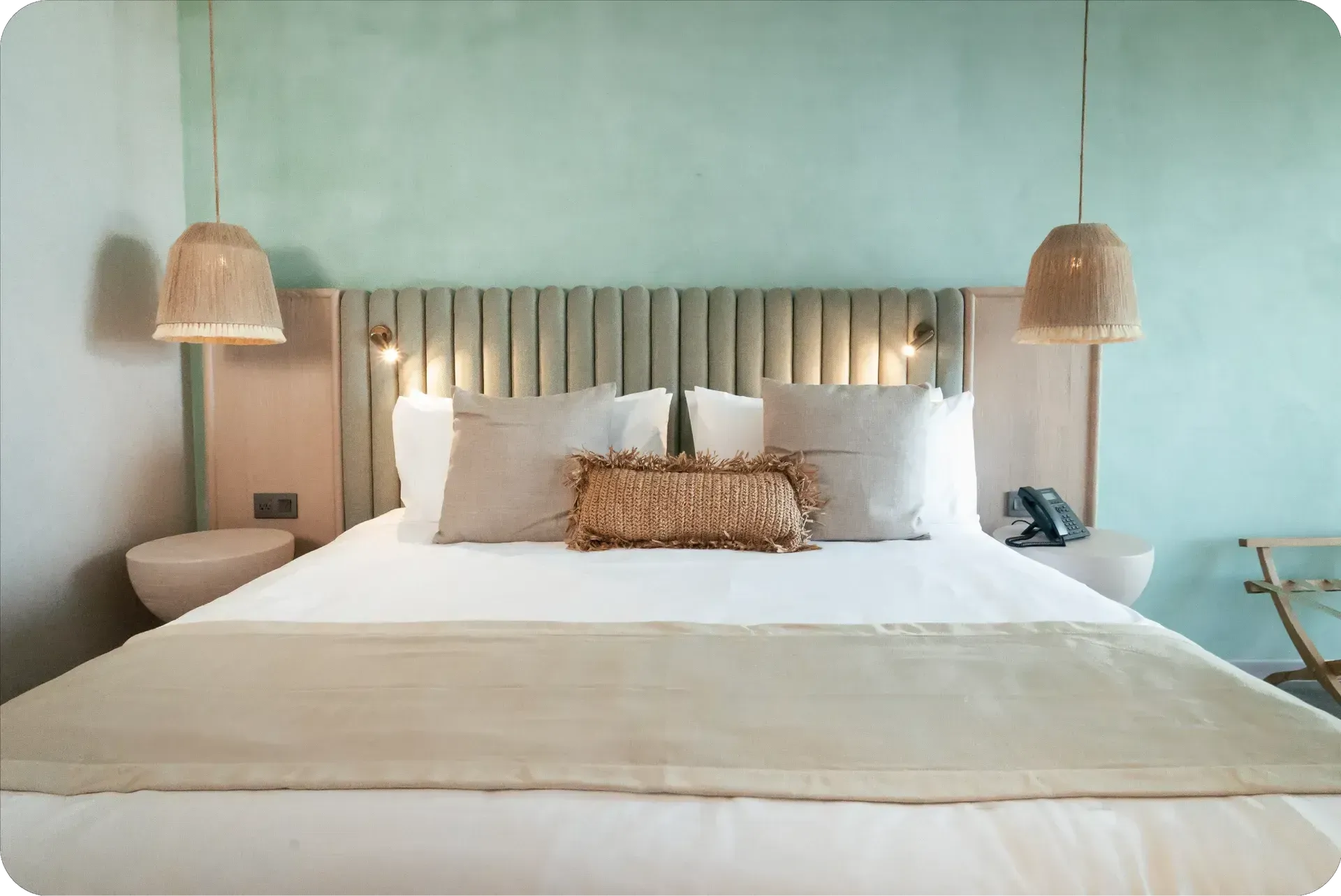 Cama king en Habitación Estándar de Nattivo, habitación hotel en alojamiento en san Andrés Colombia.