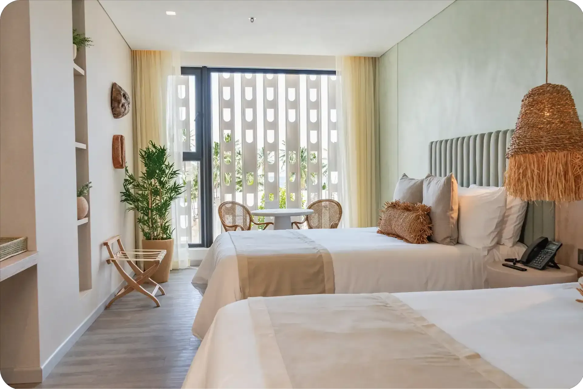 Habitación Estándar con luz natural y detalles decorativos, alojamiento en san andres en Nattivo Collection Hotel.