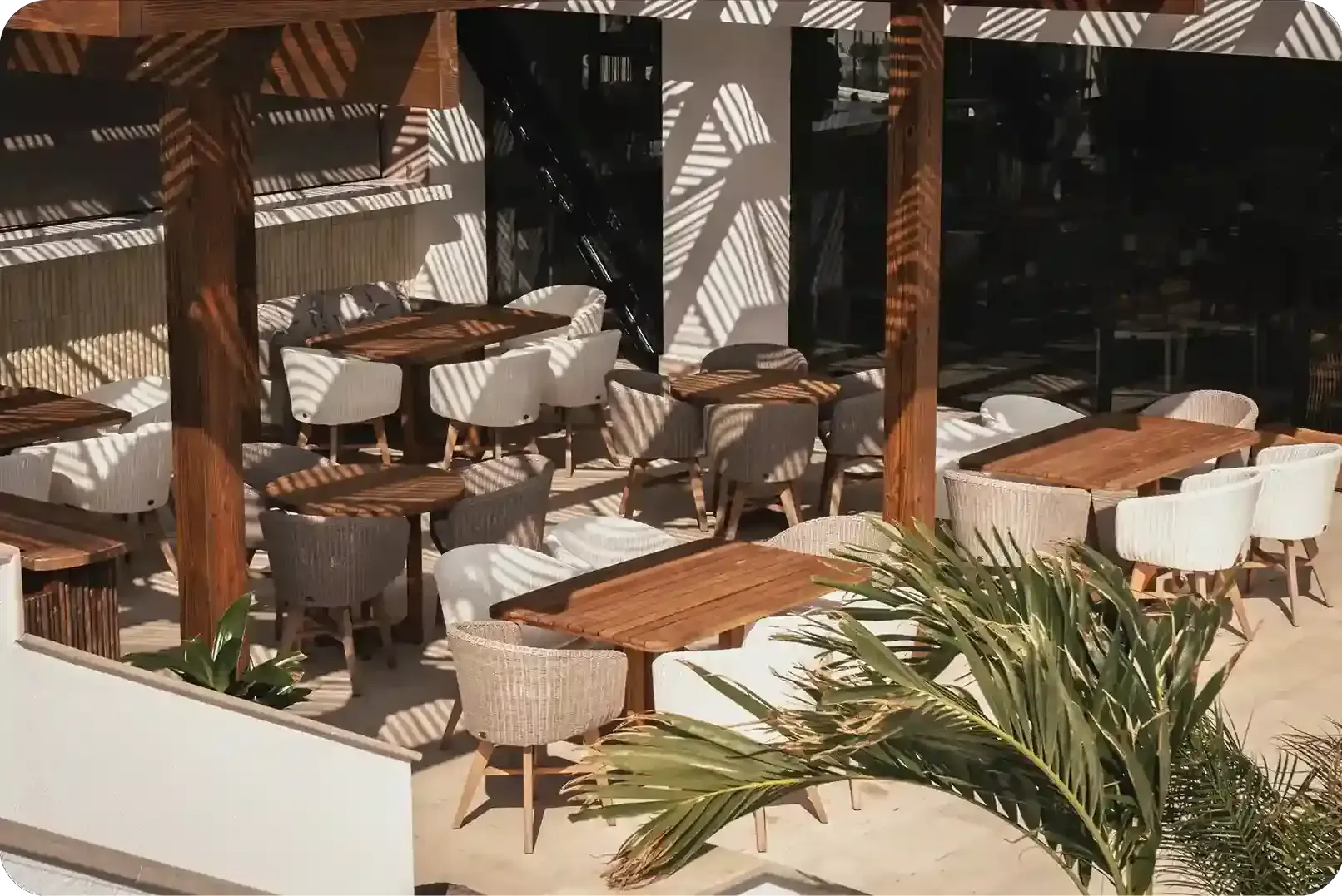 Rooftop de Nattivo Collection Hotel con piscina y solárium, hoteles con piscina en san andres cerca de la playa.