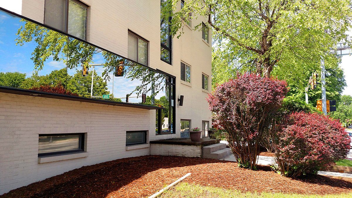 211 W Springfield