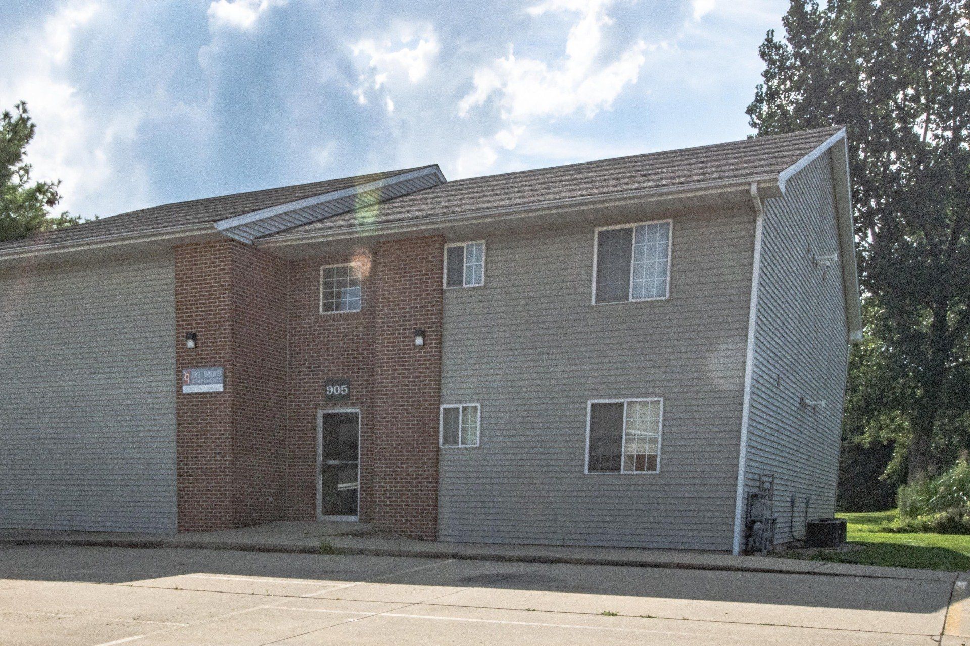 903+905 Hartwell Drive