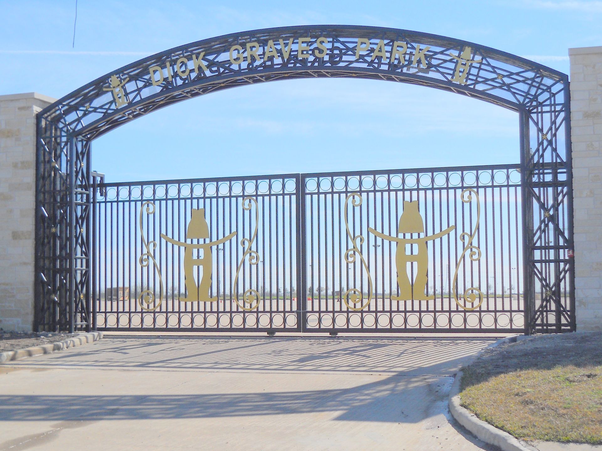 A wrought iron gate with the word ranch on it