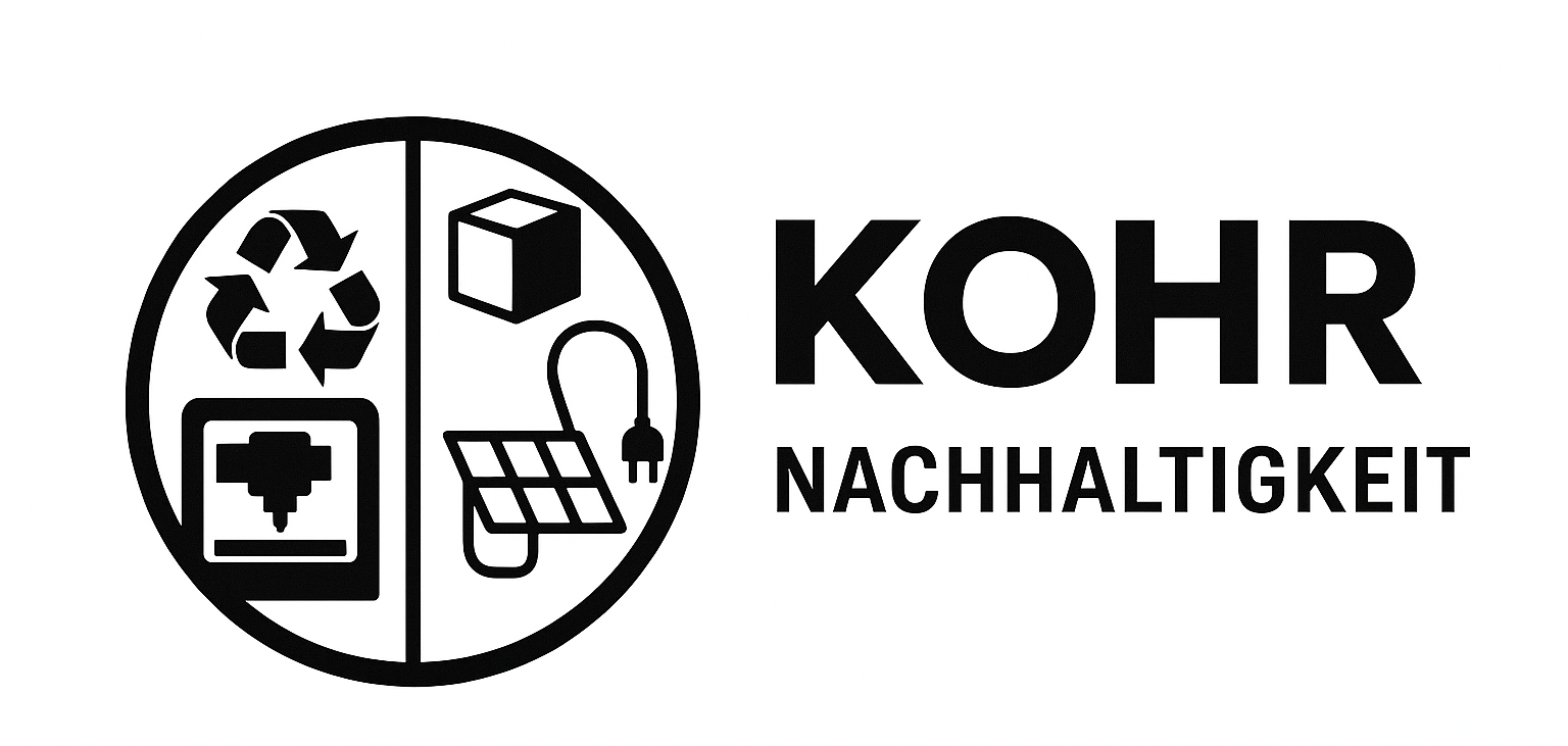 Logo von KOHR, eine Wortmarke und ein Symbol mit Recycling, 3D-Druck, Solarpanel und Würfel. Darunter „NACHHALTIGKEIT“.
