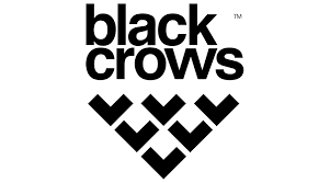 Blackcrows es una marca francesa independiente de freeski de Chamonix. Fundada en 2006 por los freeskiers profesionales Camille Jaccoux y Bruno Compagnet, blackcrows nació del deseo de combinar belleza y eficiencia en los esquís. Creamos objetos obsesivamente impulsados por el diseño que son inflexibles en cuanto a rendimiento e identidad para el esquí contemporáneo. Buscamos el placer de los sentidos a través de la libertad y la aventura. Creemos que la cultura del esquí es una ventana al mundo.