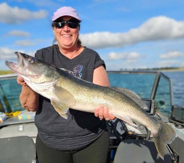 Lake Oahe Walleye & Smallmouth Fishing - Whitlock Bay - Gettysburg, SD
