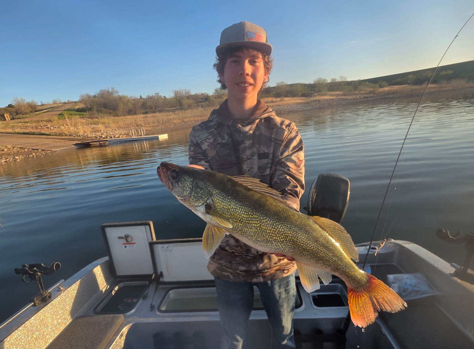 Lake Oahe Walleye & Smallmouth Bass Fishing - Whitlock Bay - Gettysburg, SD
