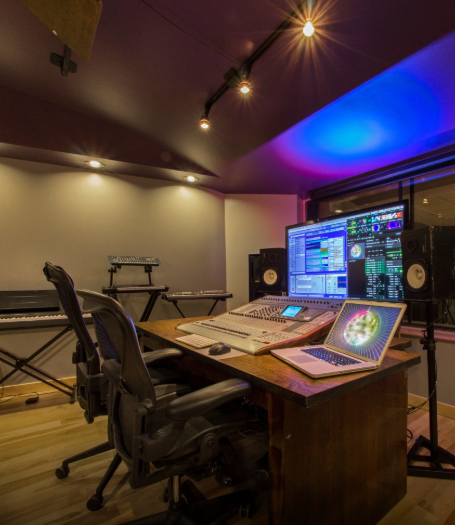 Studio
