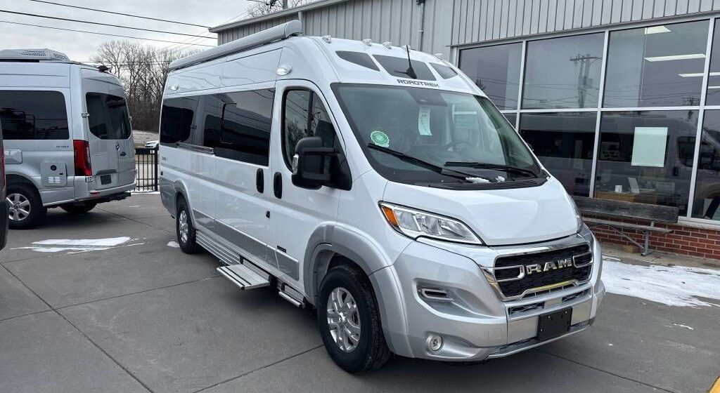 Western RV RV Windshield Replacement in Arizona offers professional Western RV auto glass repair and replacement services anywhere in Arizona. A+ BBB, cash back with insurance, and a lifetime warranty on glass we install.