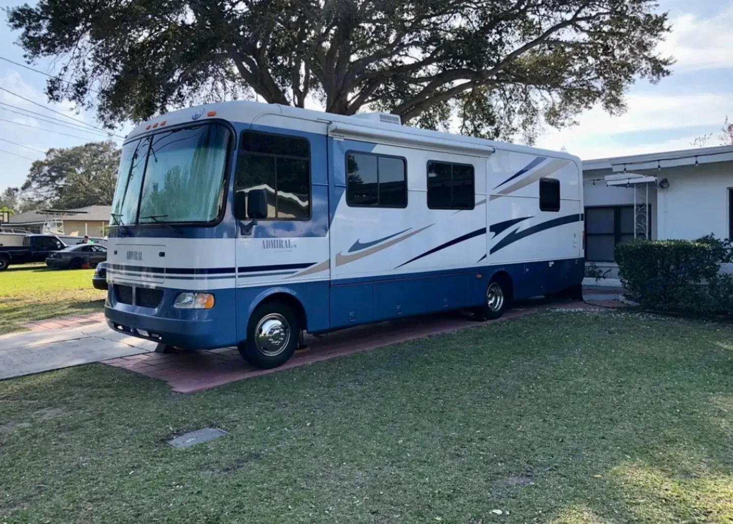 Holiday Rambler Admiral RV Windshield Replacement in Arizona offers professional Holiday Rambler Admiral auto glass repair and replacement services anywhere in Arizona. A+ BBB, cash back with insurance, and a lifetime warranty on glass we install.