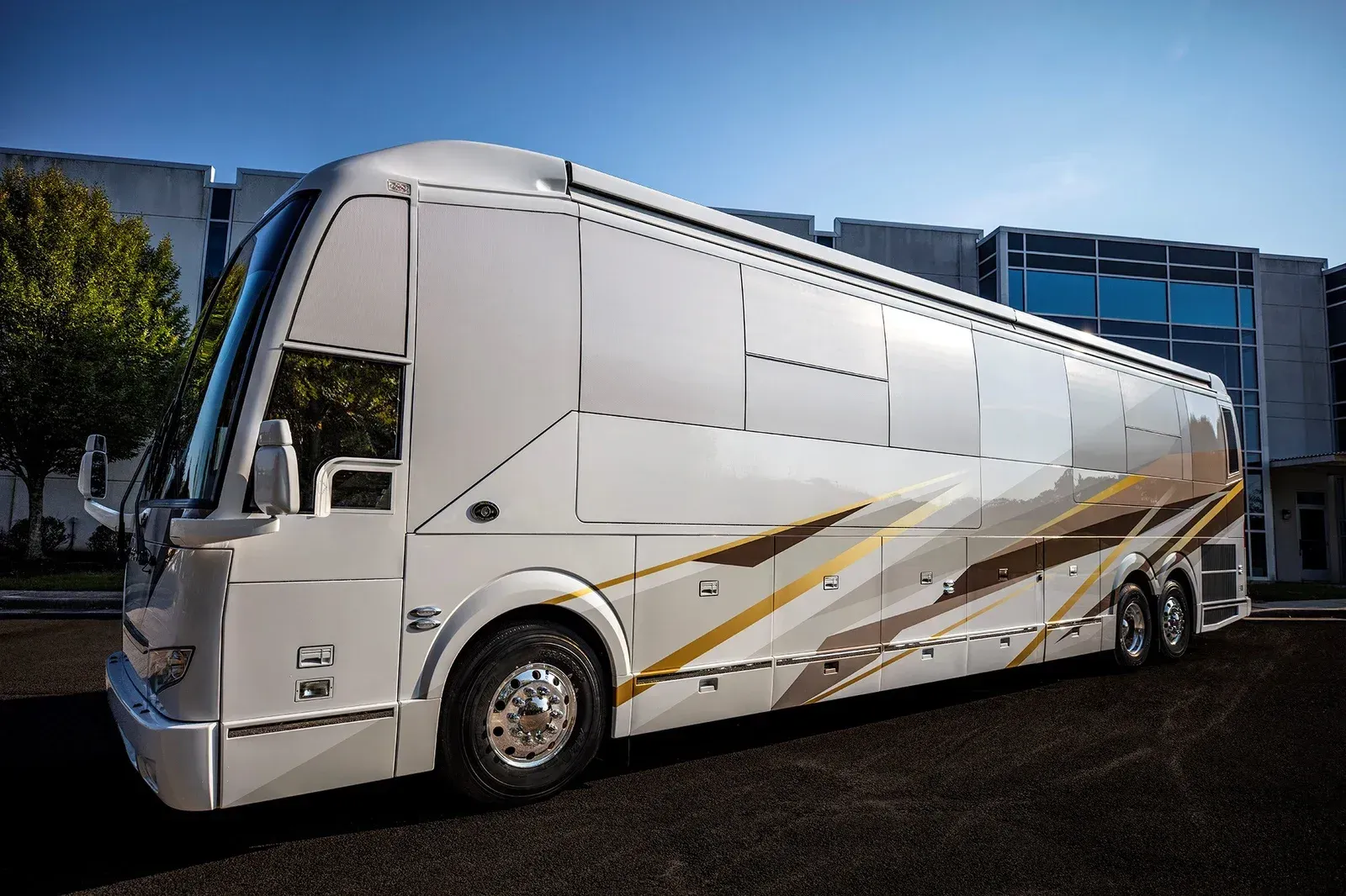 Western RV RV Windshield Replacement in Arizona offers professional Western RV auto glass repair and replacement services anywhere in Arizona. A+ BBB, cash back with insurance, and a lifetime warranty on glass we install.