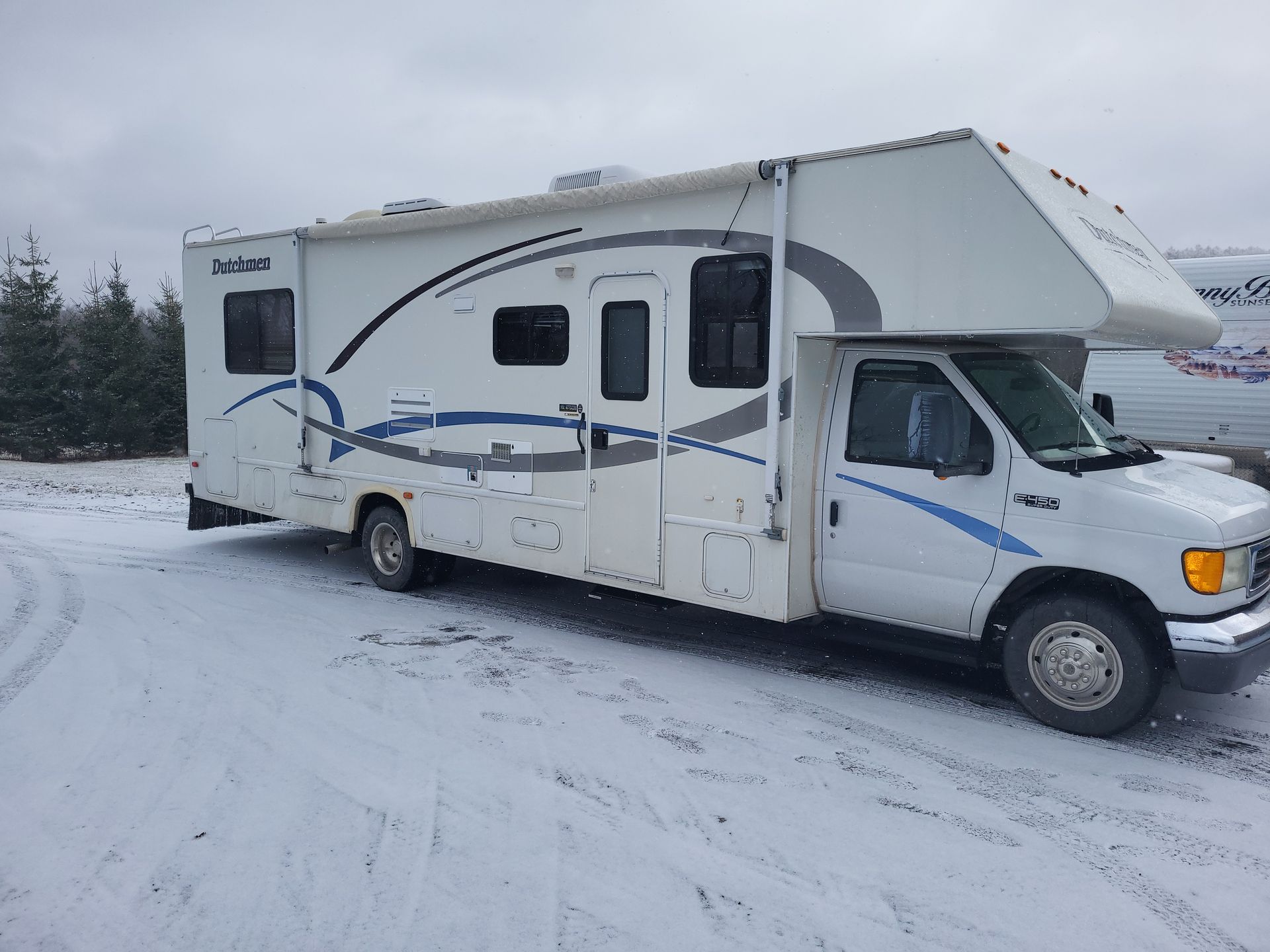 Dutchmen RV Windshield Replacement in Arizona offers professional Dutchmen auto glass repair and replacement services anywhere in Arizona. A+ BBB, cash back with insurance, and a lifetime warranty on glass we install.