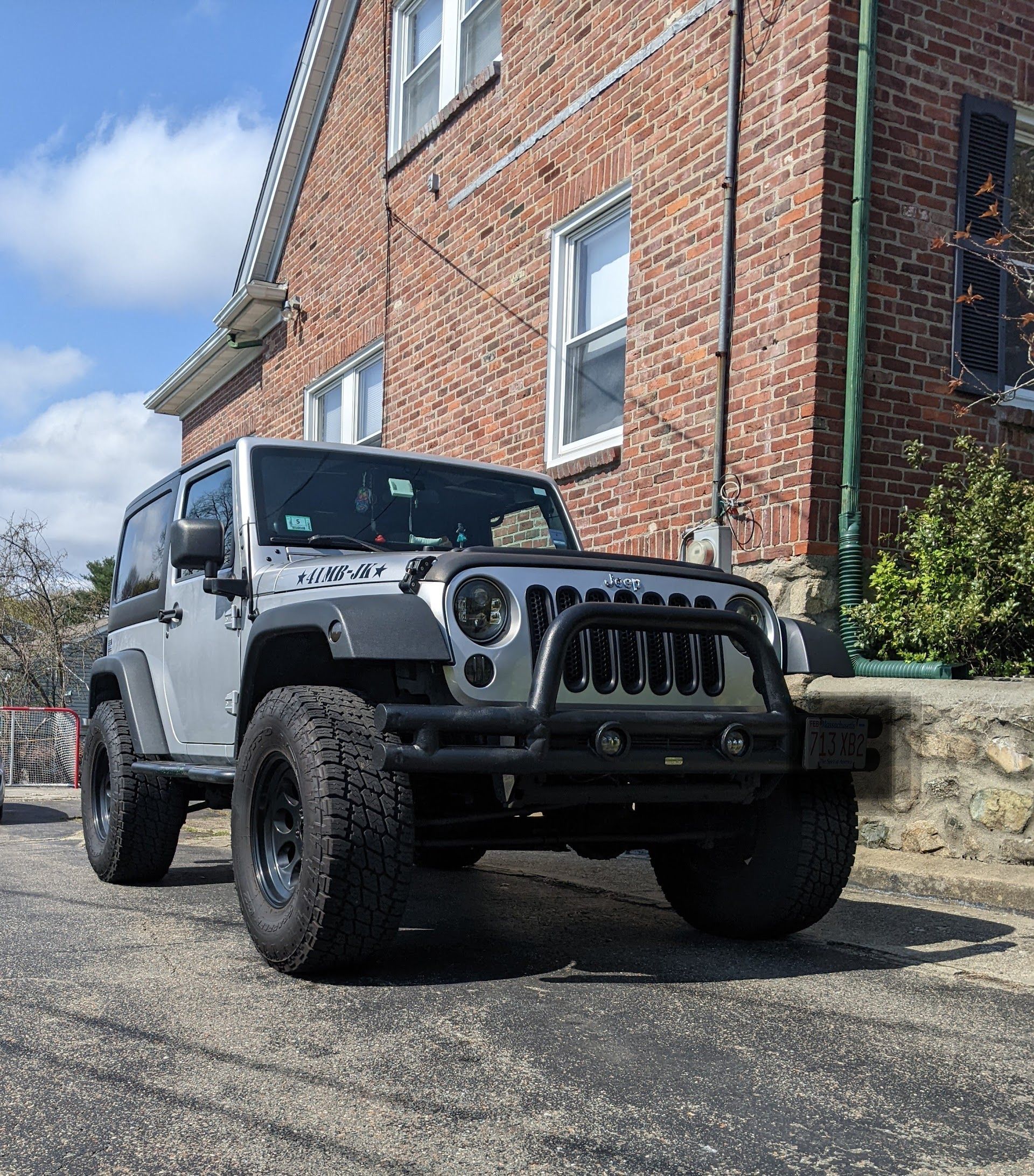 Vehicle Parked Outside Auto Repair Shop Location | Express Tire & Auto Service