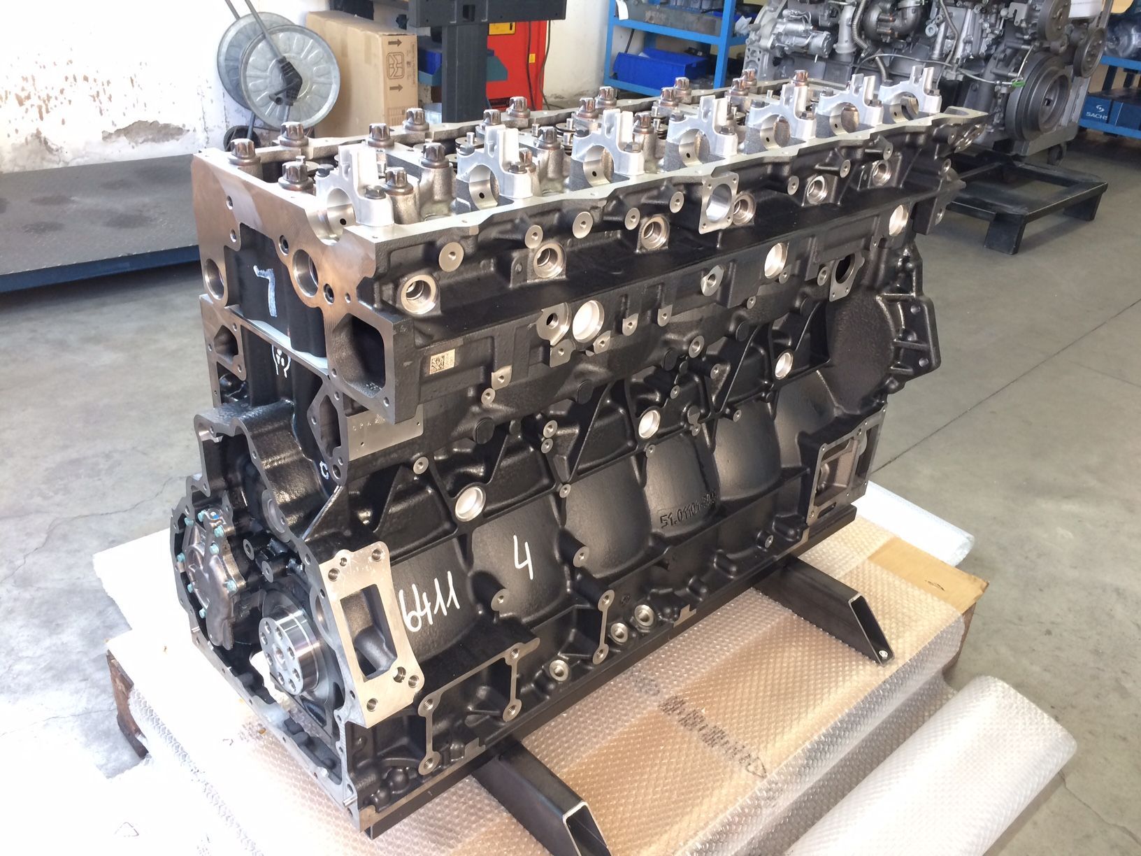 Motor para Pesado MAN D2676LF46, com configuração  LONGBLOCK, com potência 324kW / 440hp, conforme norma euro Euro7