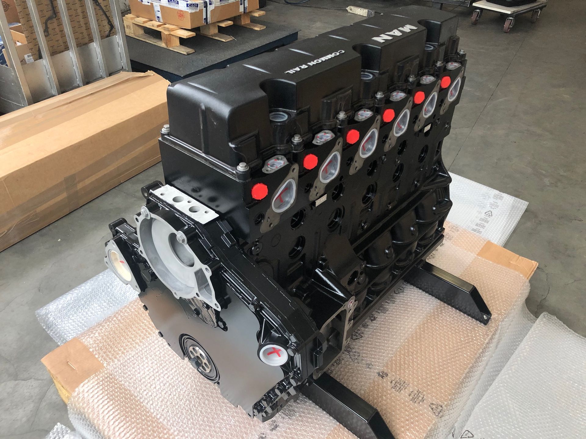 Motor para Pesado MAN D0836LFL40, configuração LONGBLOCK, com potência 176kW / 240hp , confomer norma europeia Euro 4