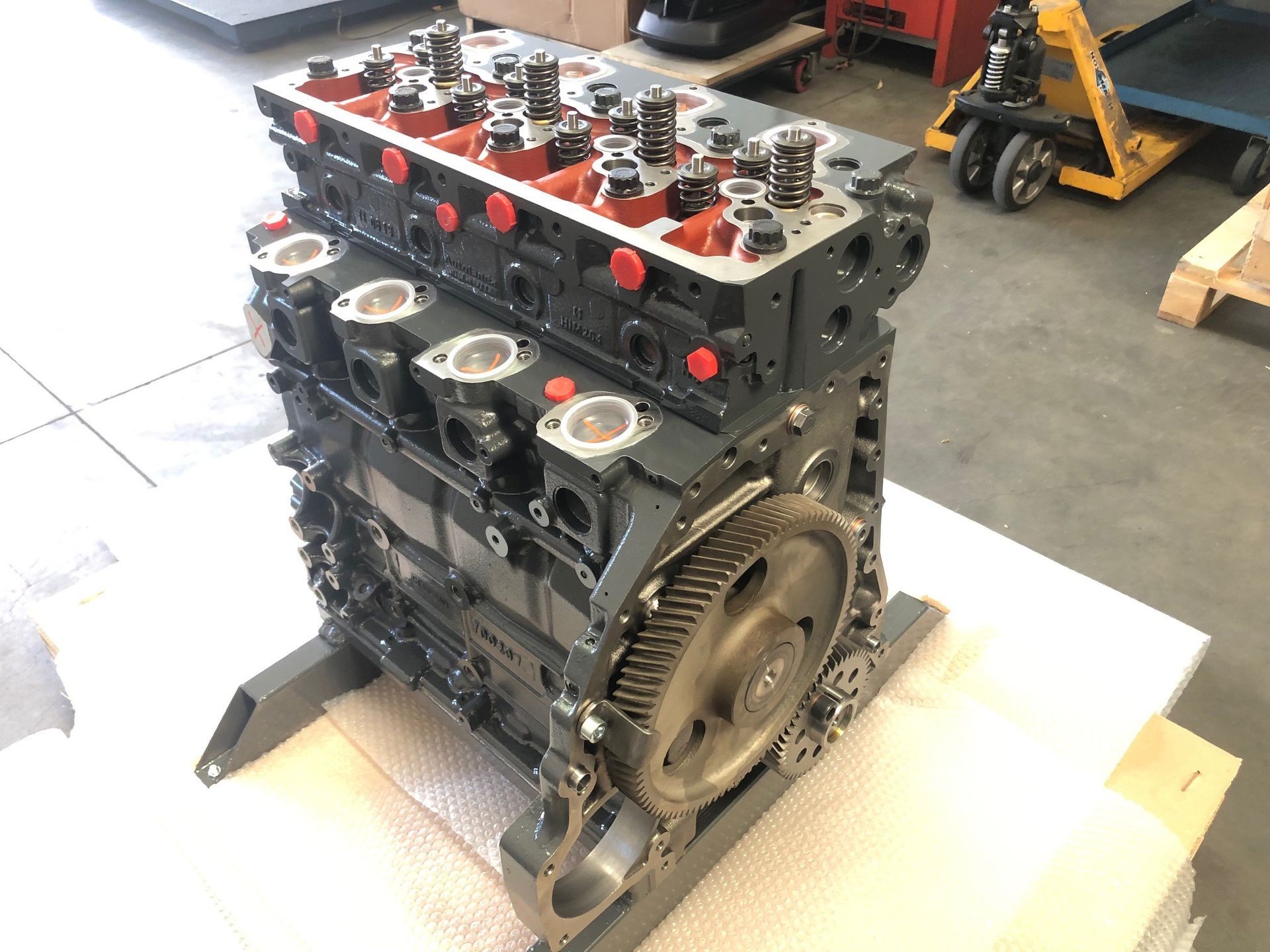 Motor para Pesado Mercedes OM904LA, configuração LONGBLOCK,  Referência 900.913, com potência 180HP, conforme a norma europeia Euro5