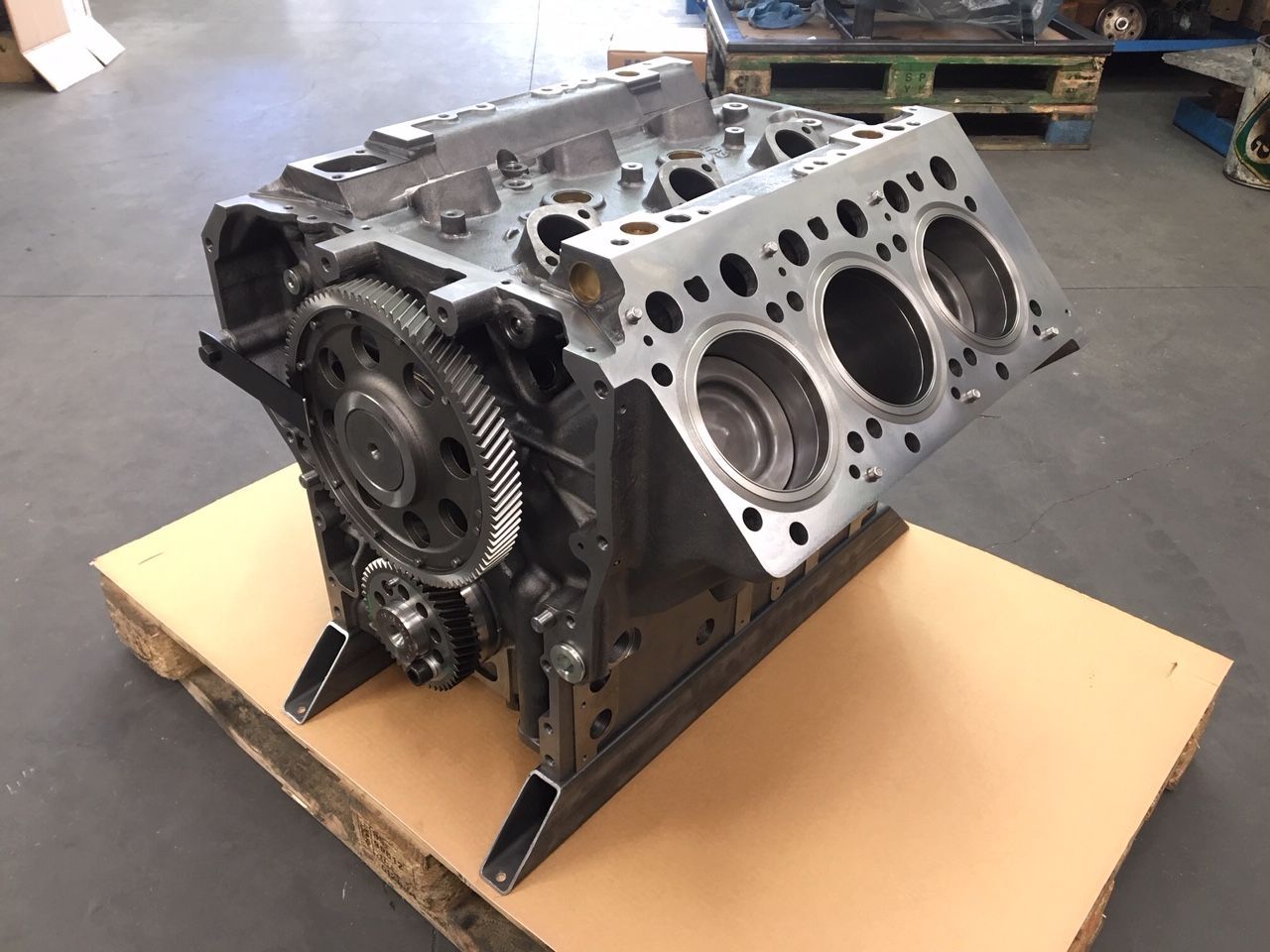 Motor para Pesado Mercedes OM501LA, configuração SHORTBLOCK, Referência 541.972 , com potência 360HP, conforme a norma europeia Euro5