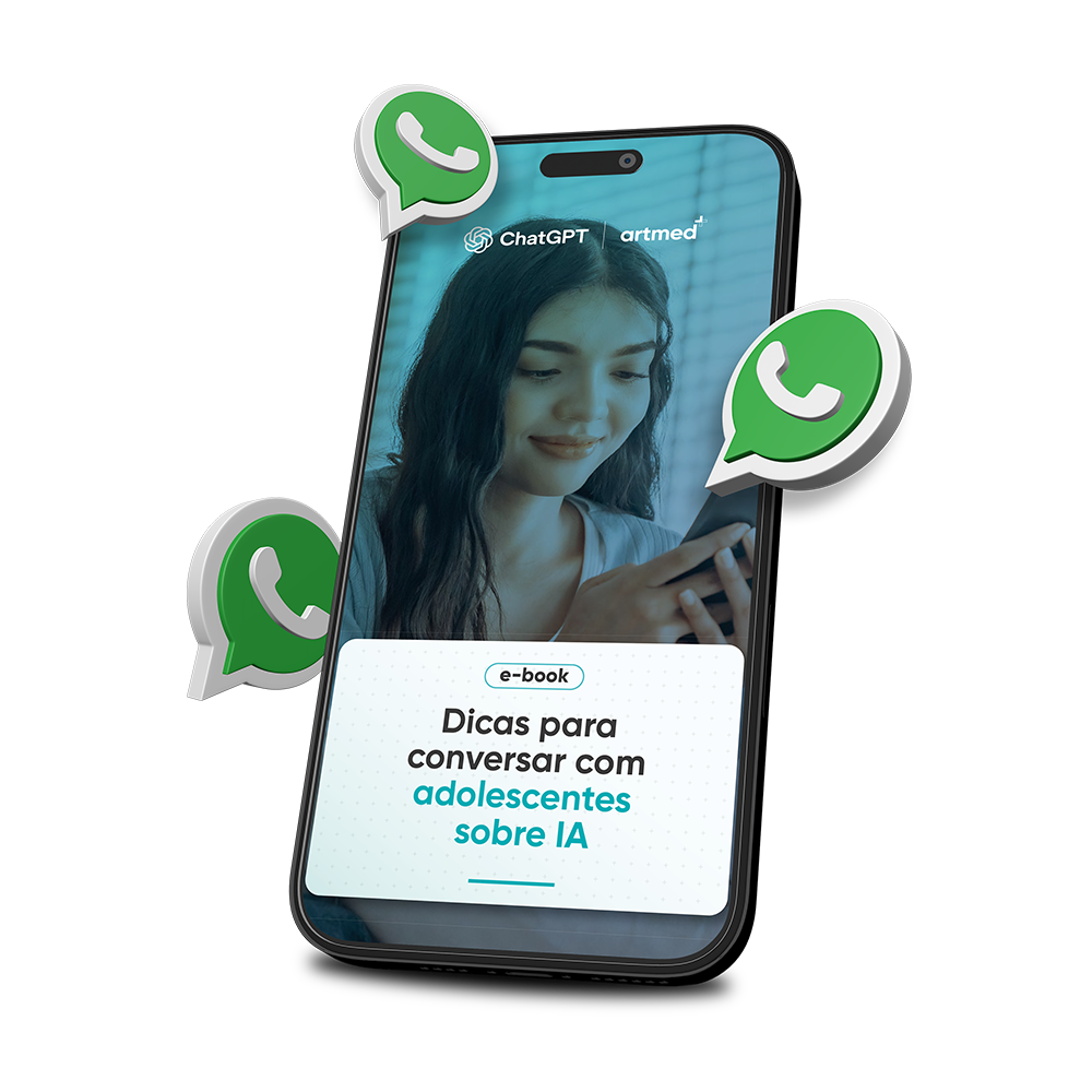 Uma pessoa está segurando um celular que diz hcor academy na tela.