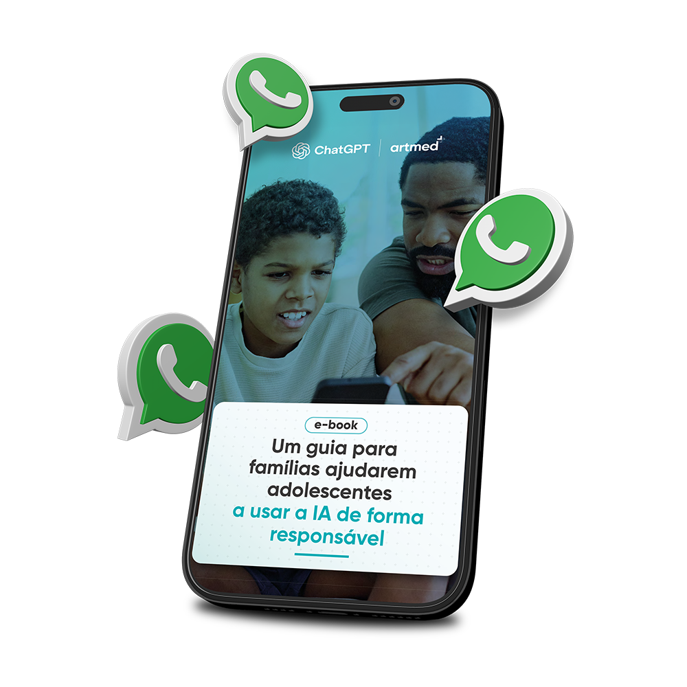 Uma pessoa está segurando um celular que diz hcor academy na tela.