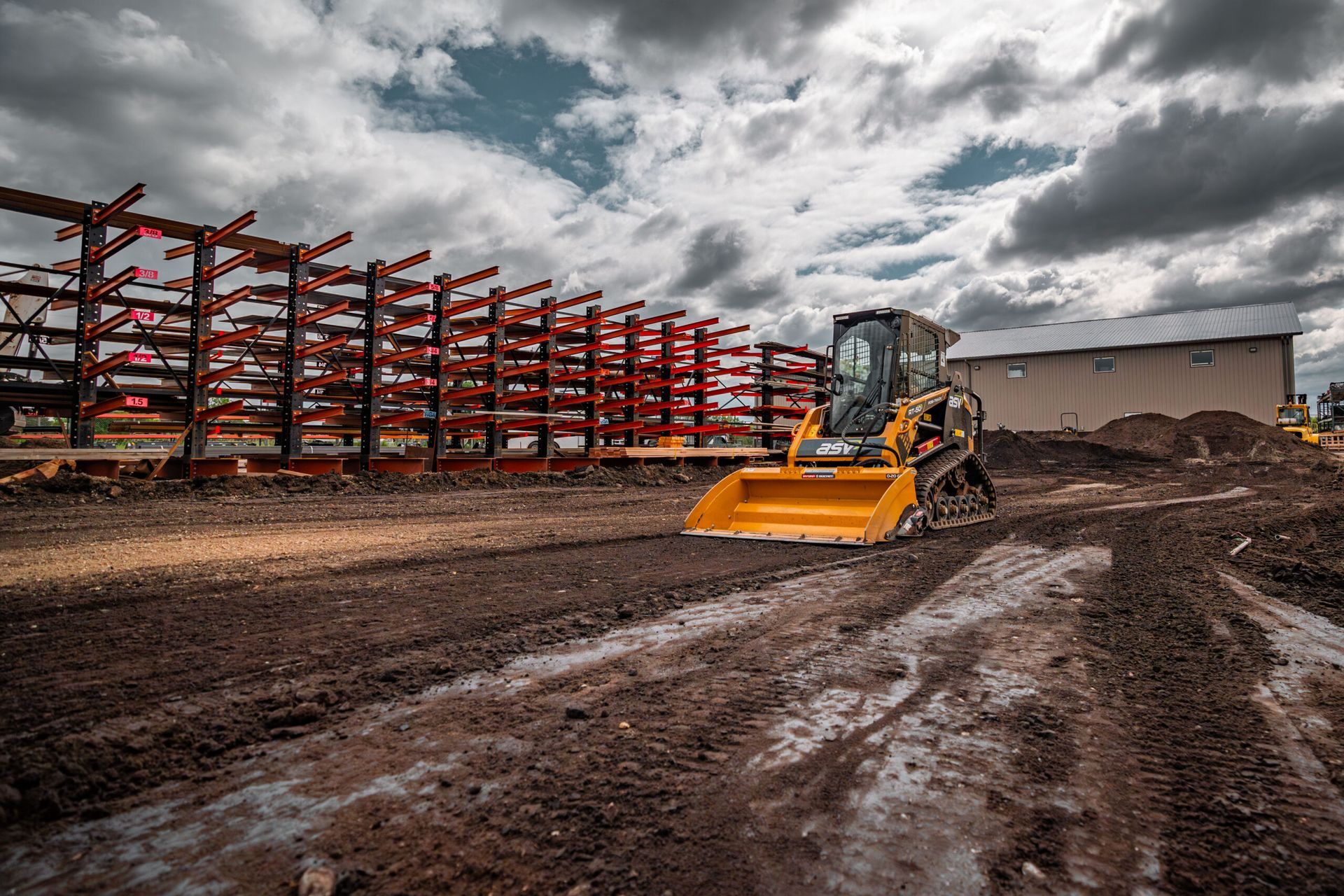 The ultimate grading and landscaping efficiency tool:The Hydra bucket 