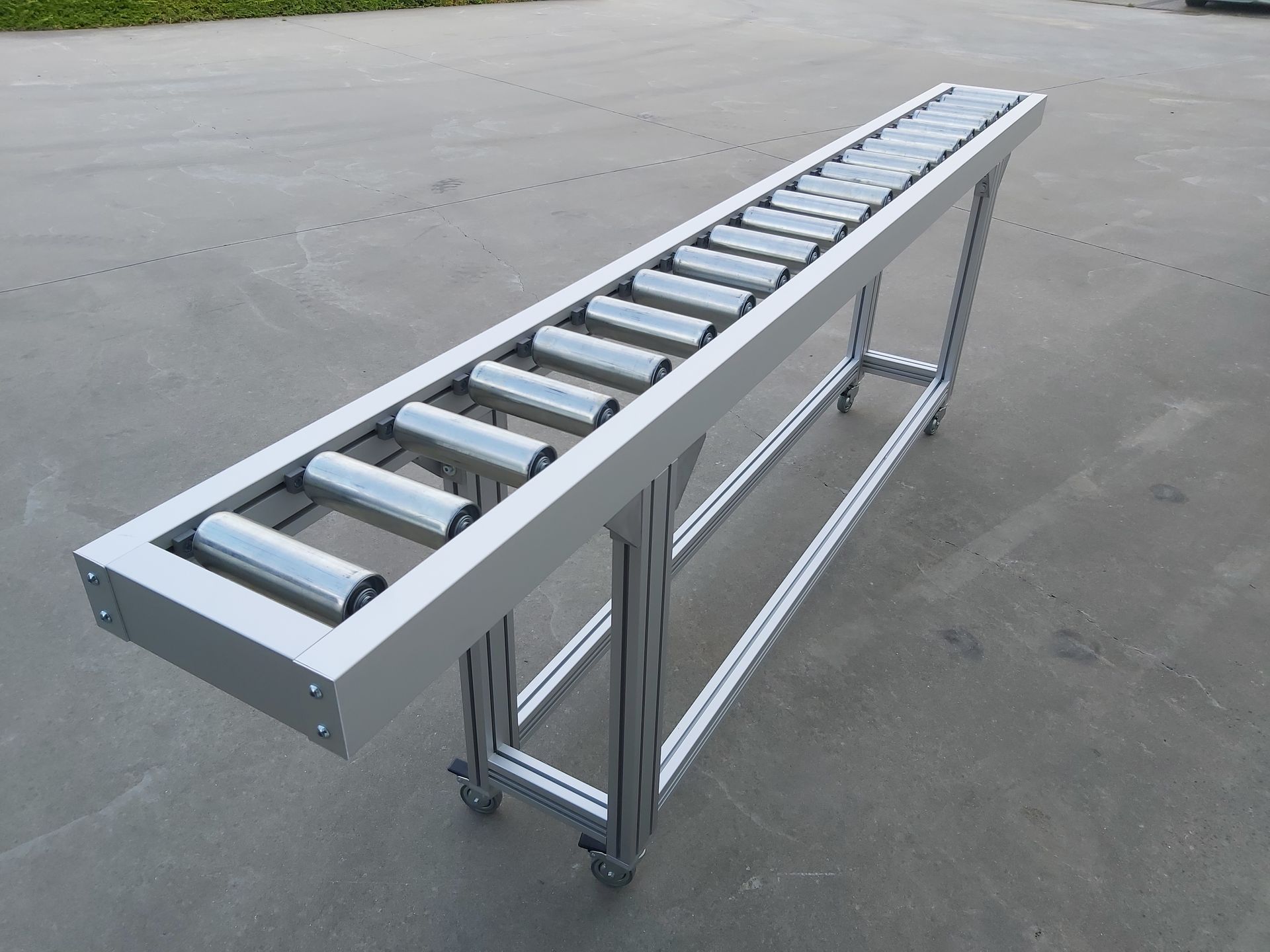 rollenbaan tafel in aluminiumprofielen Alumes Ledegem