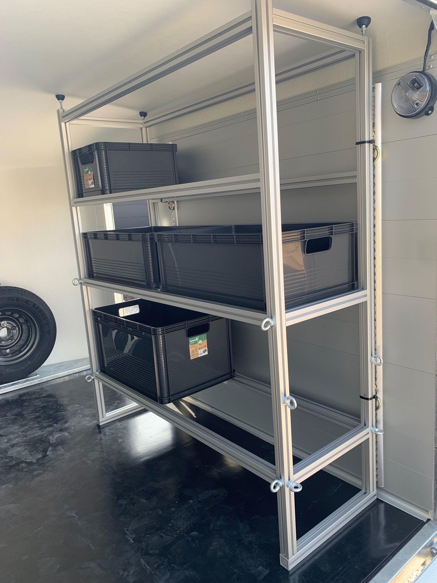 rek in aluminium profielen van Alumes Ledegem voor in Camper/Mobilhome