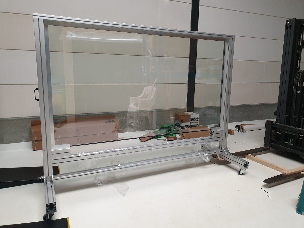 Wand op wielen in aluminium systeemprofielen Alumes