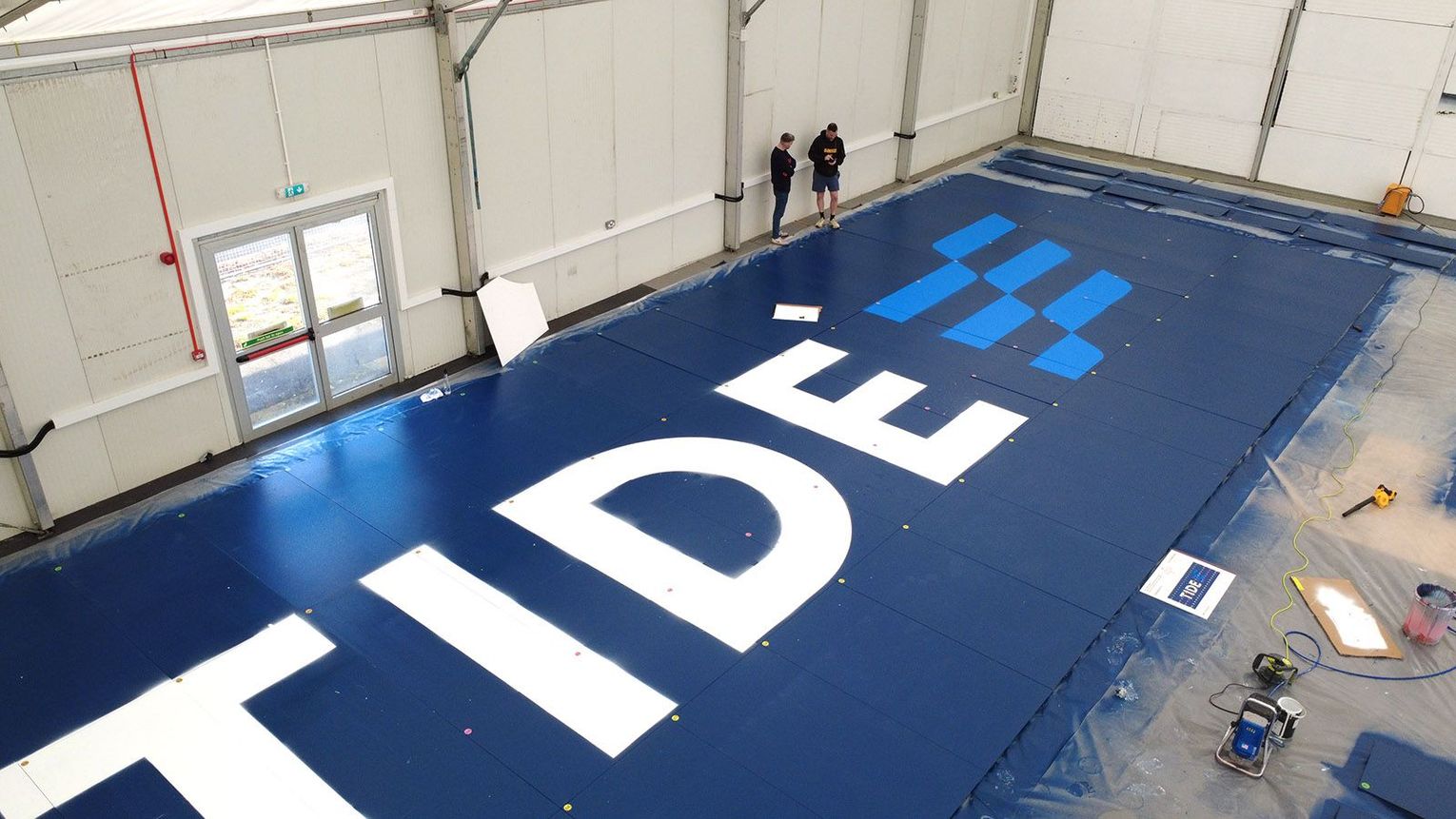 Tide warehouse spray painting