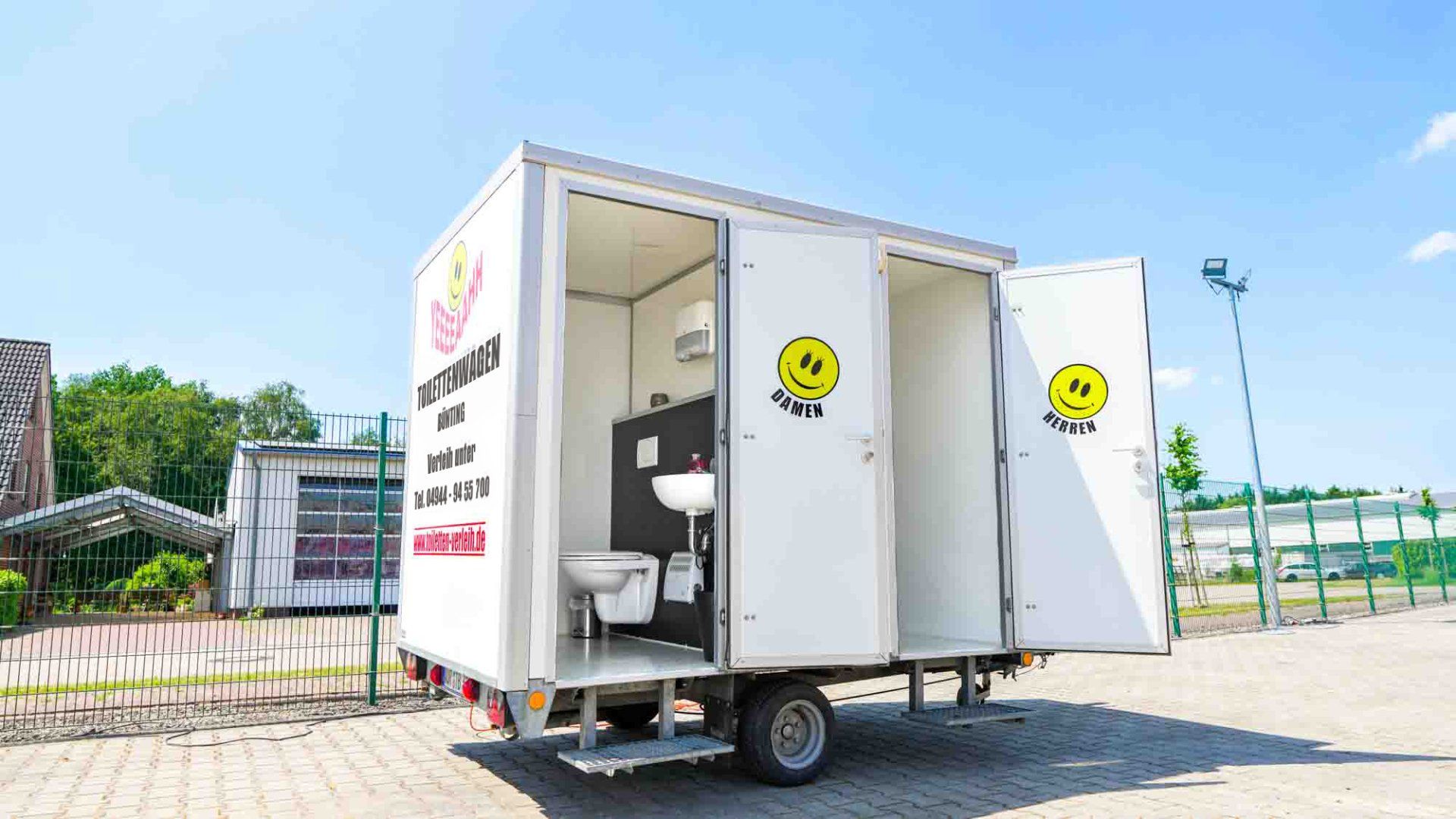 2er-Toilettenwagen von Thorsten Bünting