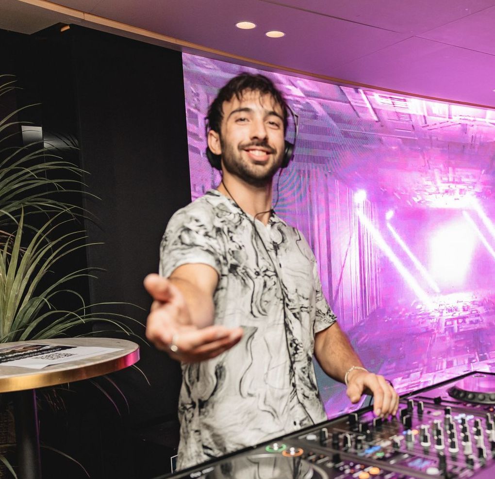 Party DJ Hire - Loudlodge