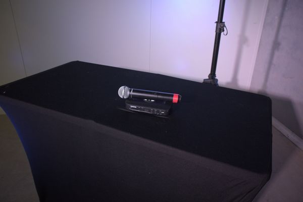 Shure BLX 24AZ/B58-K14 SM58 Wireless Microphone System hire in Sydney