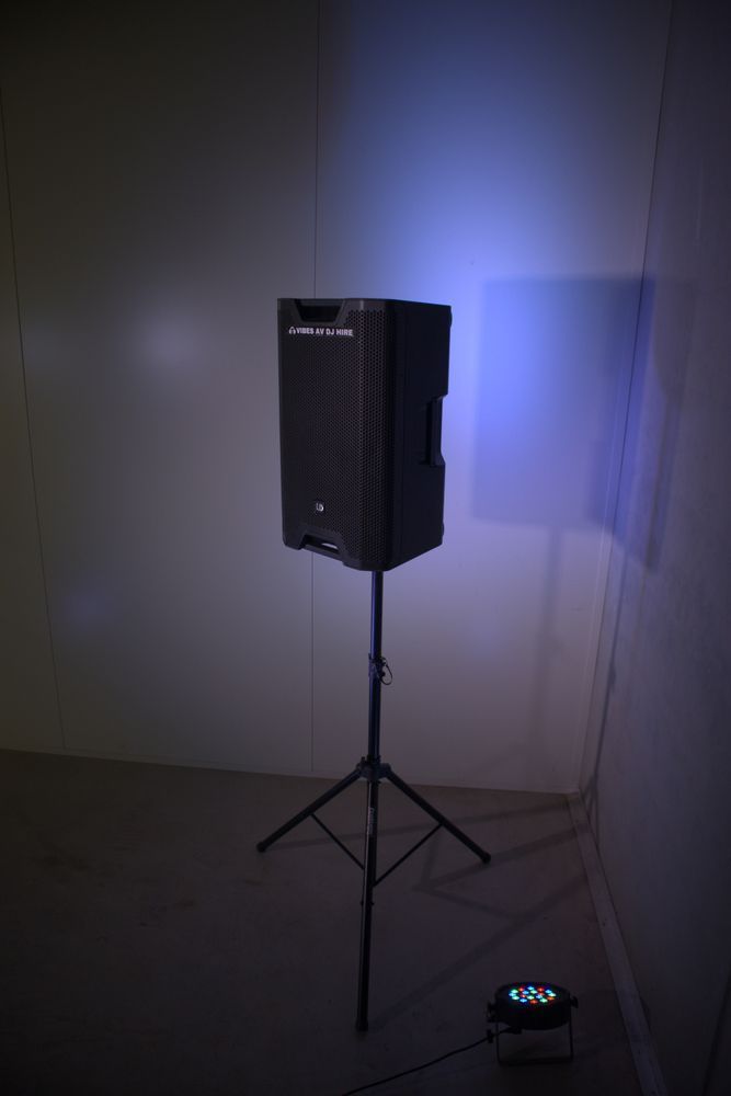 Mackie Thump TH15A2 (1300W) - equipment in a real setup