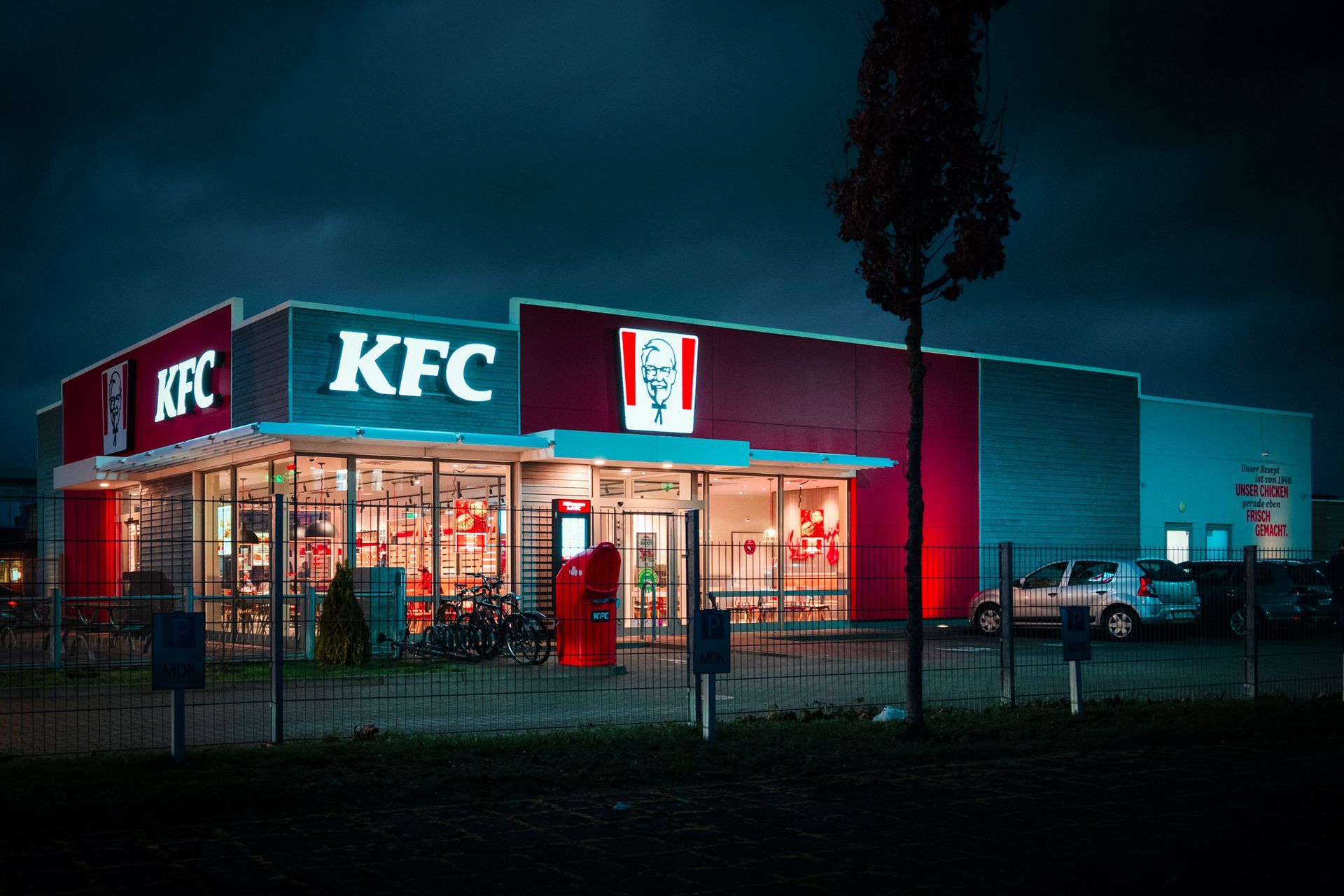Fastfoodrestaurant kurz vor dem Unwetter
