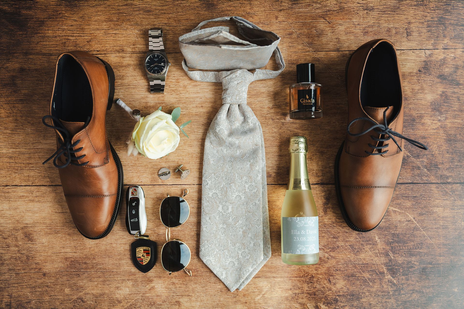 Hochzeitsfotografie mit den Accessoires des Bräutigam