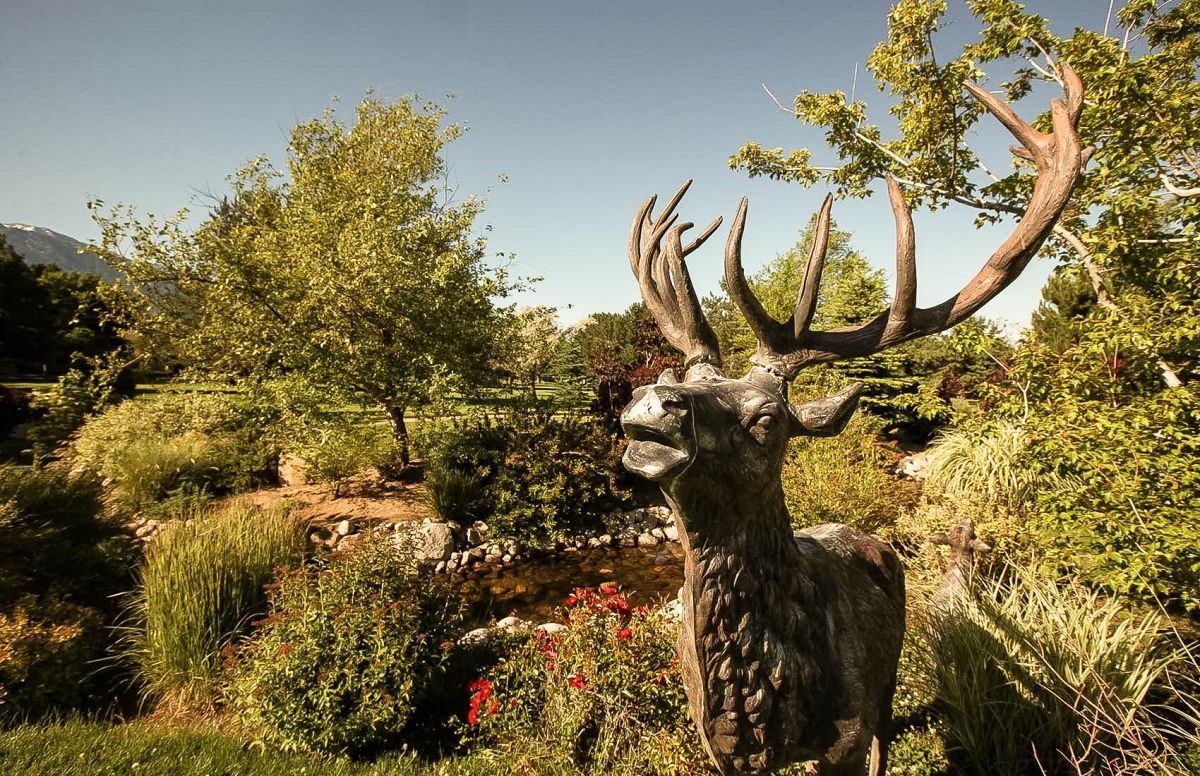Memorial Mountain View Mortuary, Cemetery and Pet Garden
