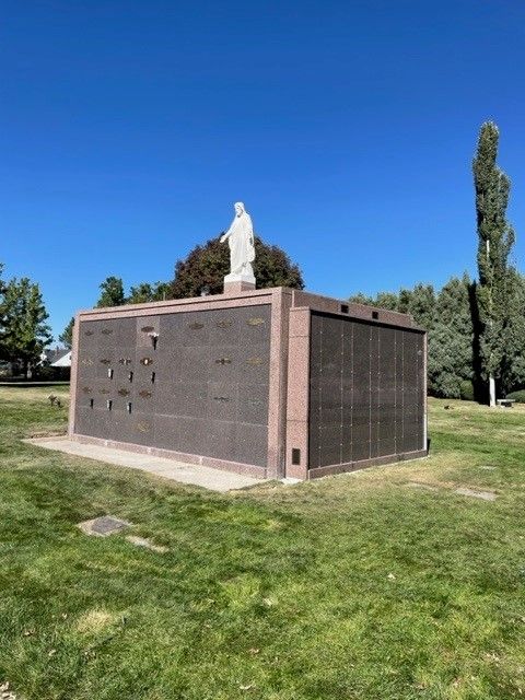 Memorial Holladay Cemetery