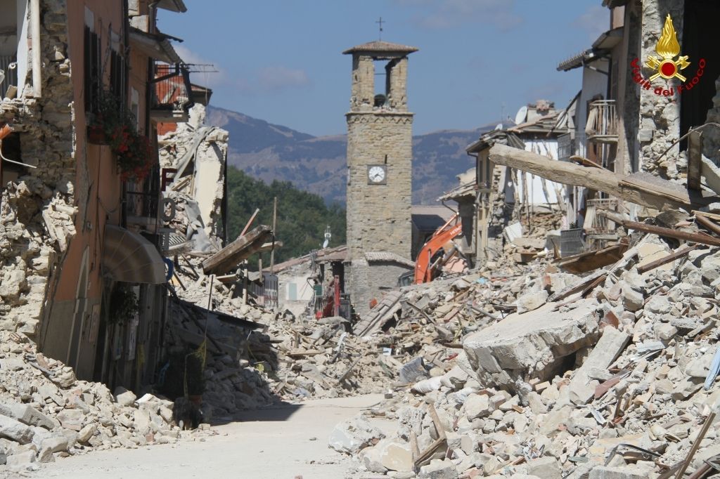 operai che lavorano in un cantiere