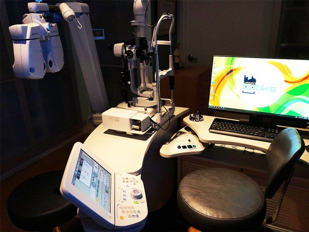 Another view of technology used in Urban Optiks Optometry exam room