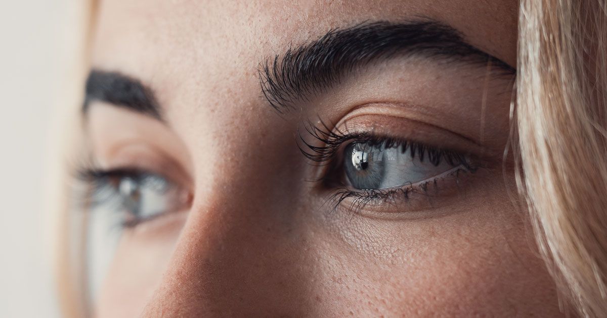 A close up of a woman 's eyelashes and eyebrows.