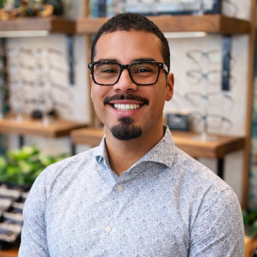 Headshot of Optician Francisco Suazo