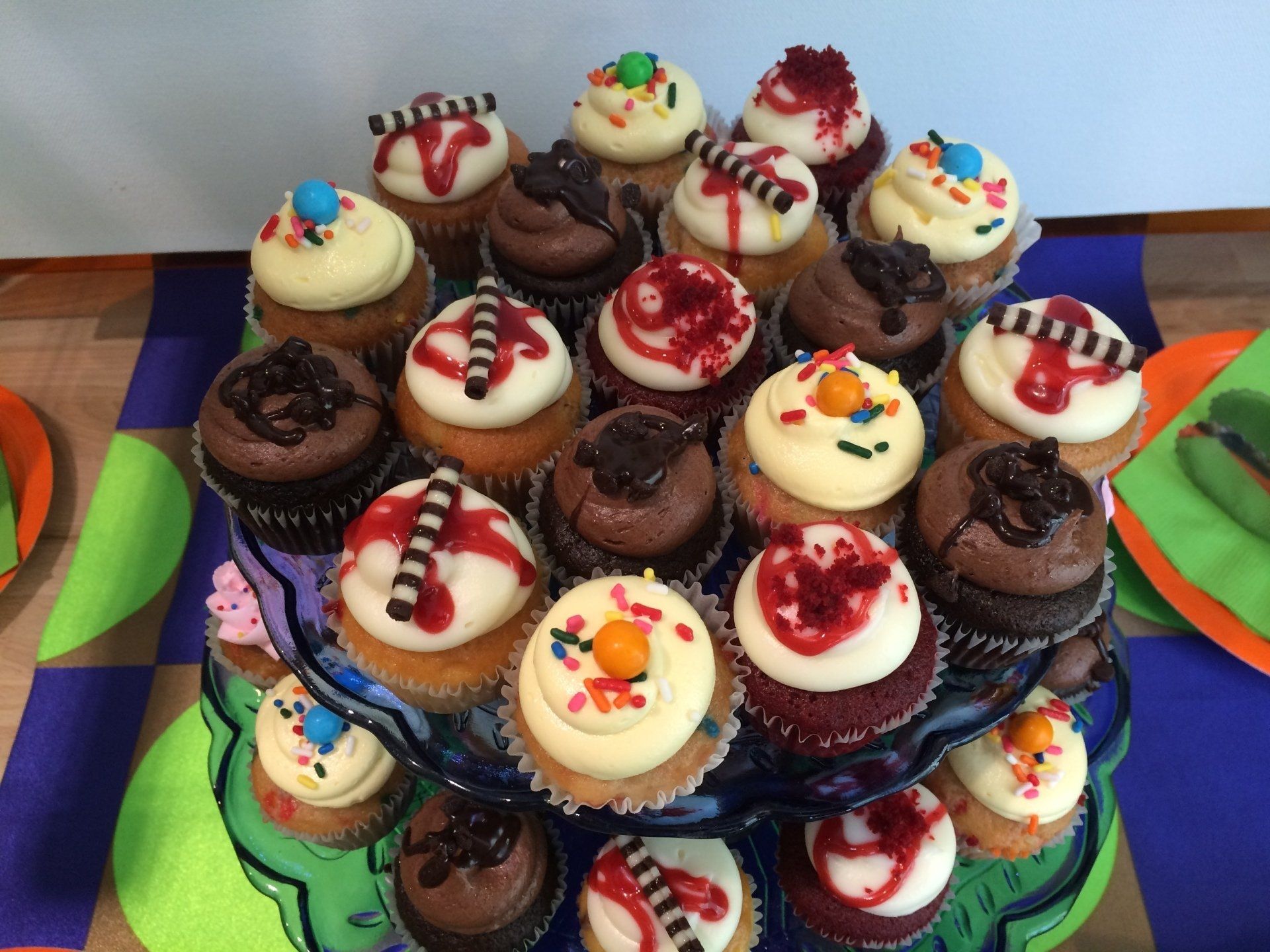 Many frosted cupcakes on tray at Theo Trunk Show event at Urban Optiks