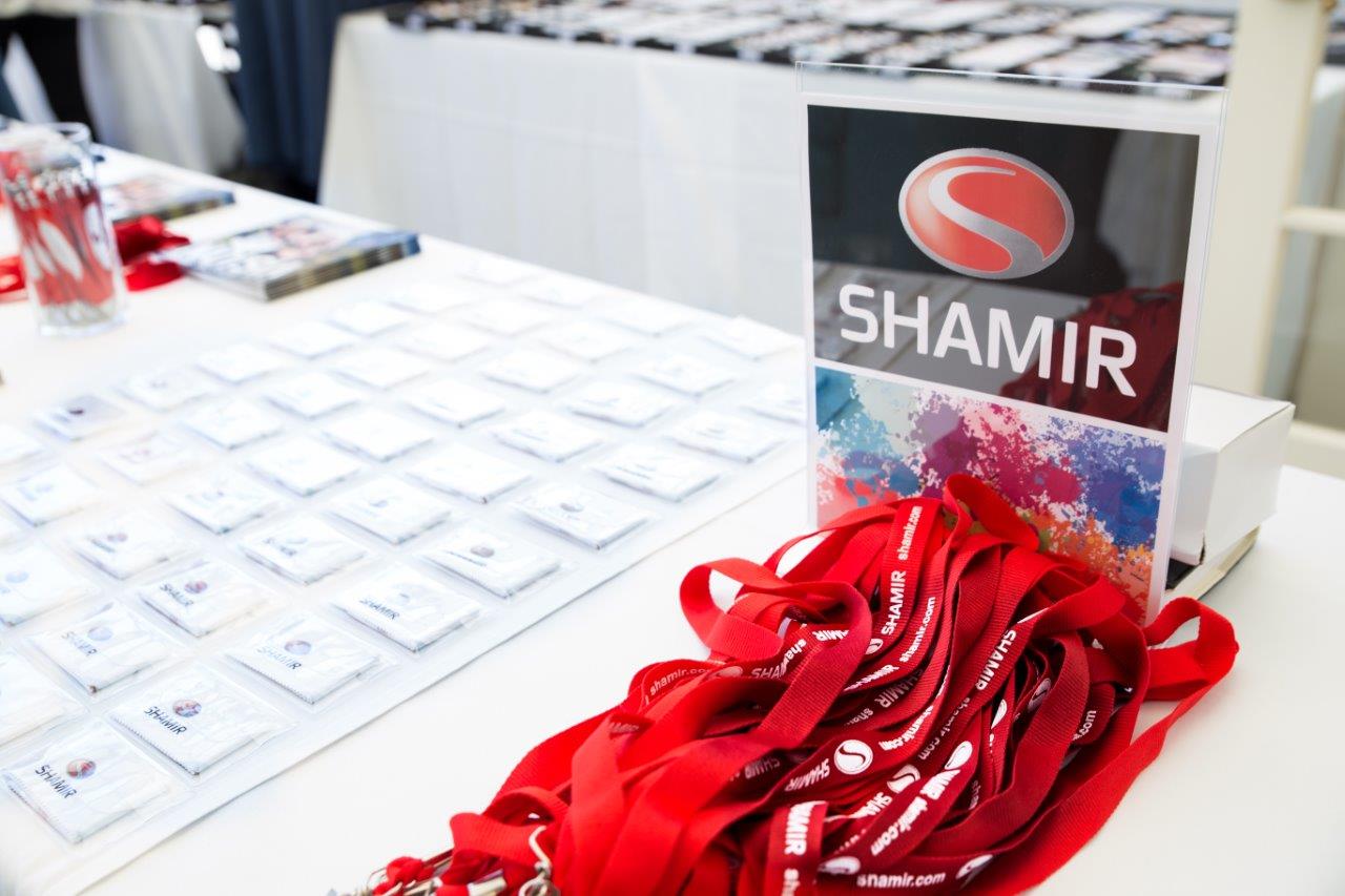 Shamir sign and display at 2018 Raise Your Glasses