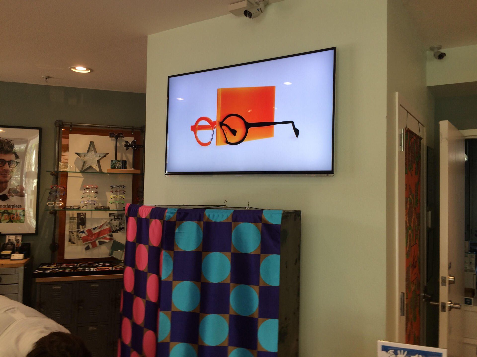 Colorful frame displayed on TV screen at 2016 Theo Trunk Show Event