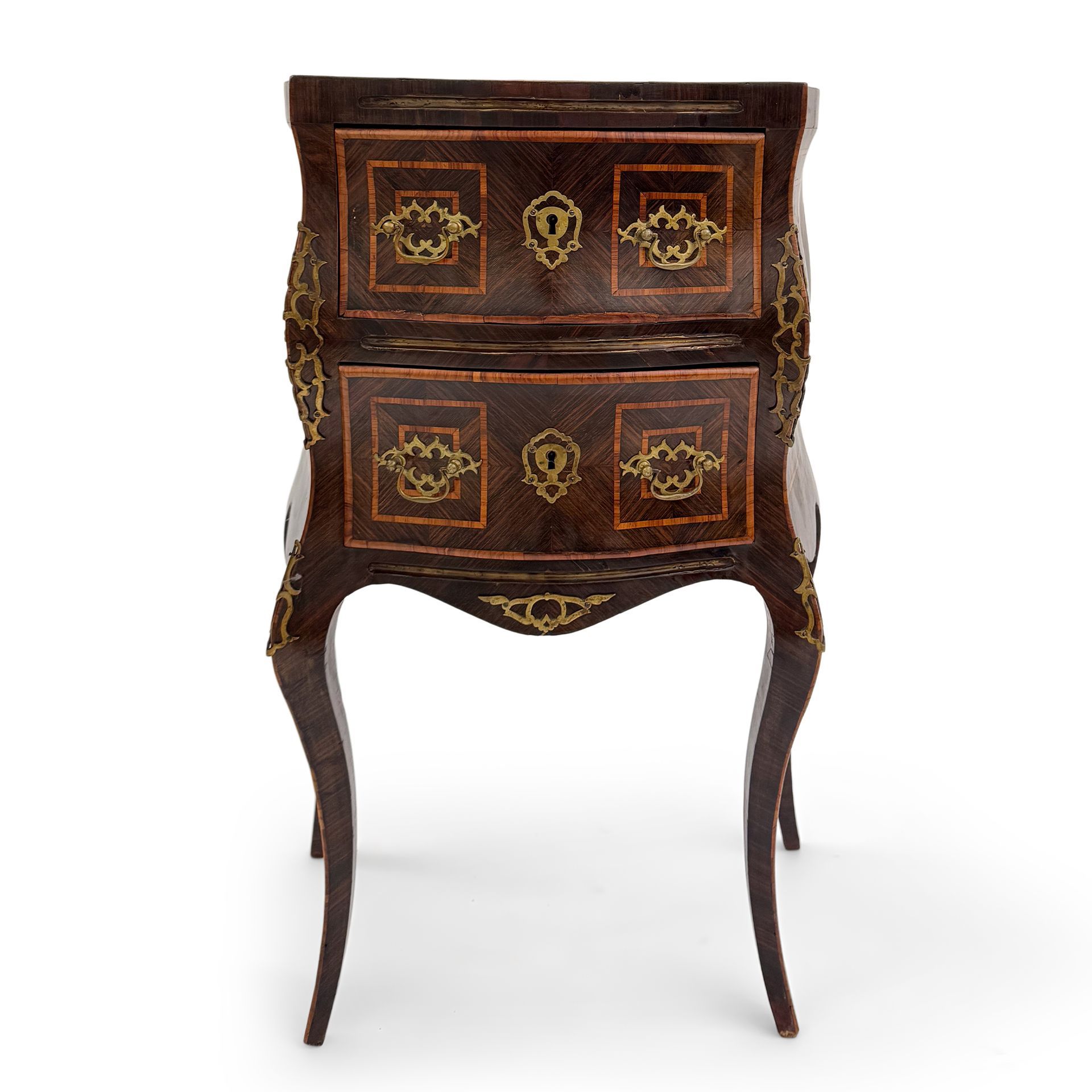 Coppia di eleganti comodini lastronati in bois de violette, Sicilia, XIX secolo