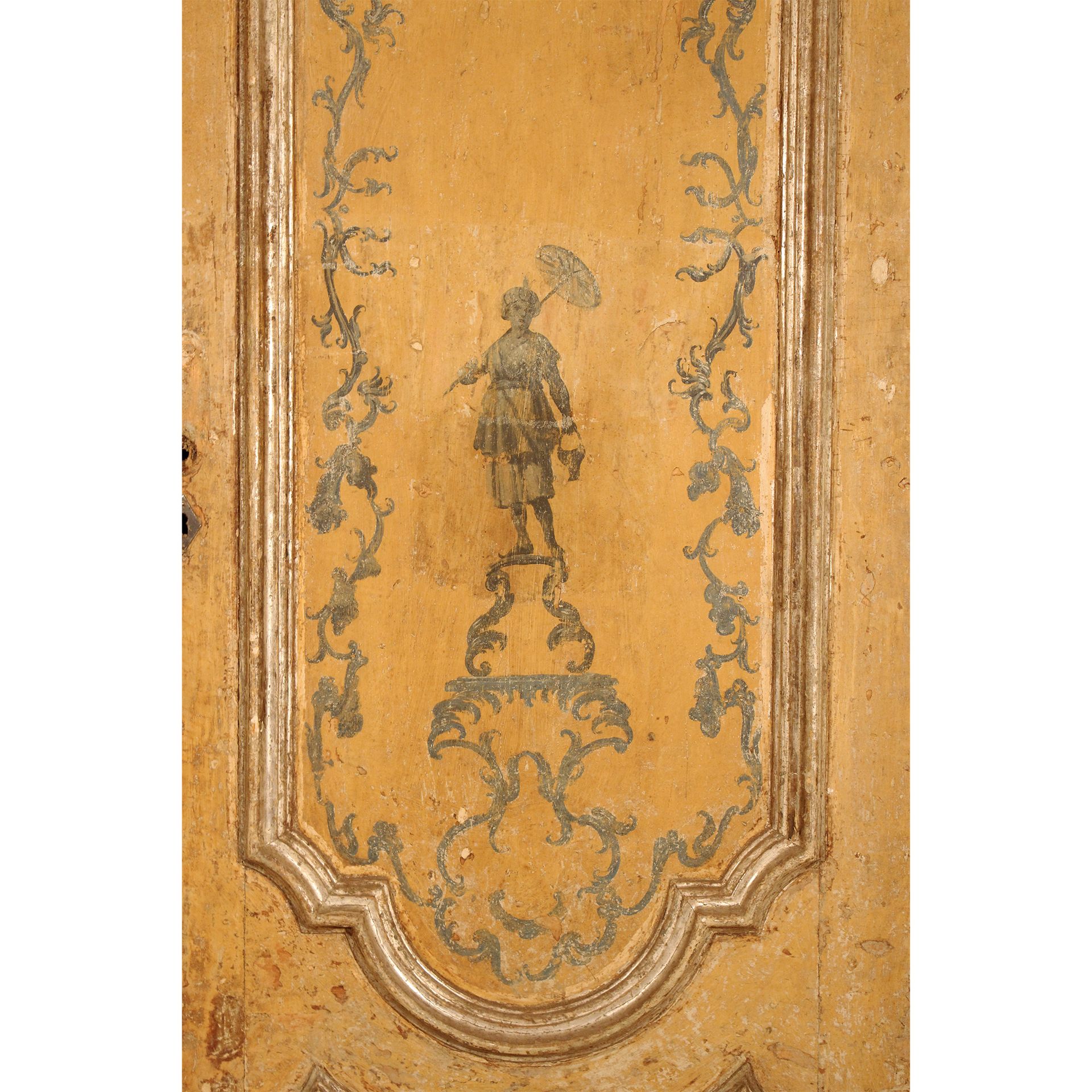 Porta a due ante in legno laccato ocra, Napoli periodo Luigi XV