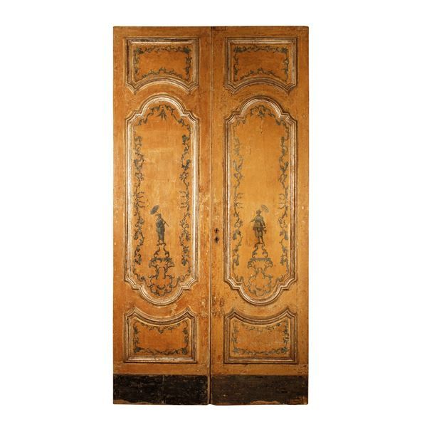 Porta a due ante in legno laccato ocra, Napoli periodo Luigi XV