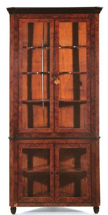 Angoliera lastronata in legno di acero fiorito con ebanizzazioni, Epoca Carlo X