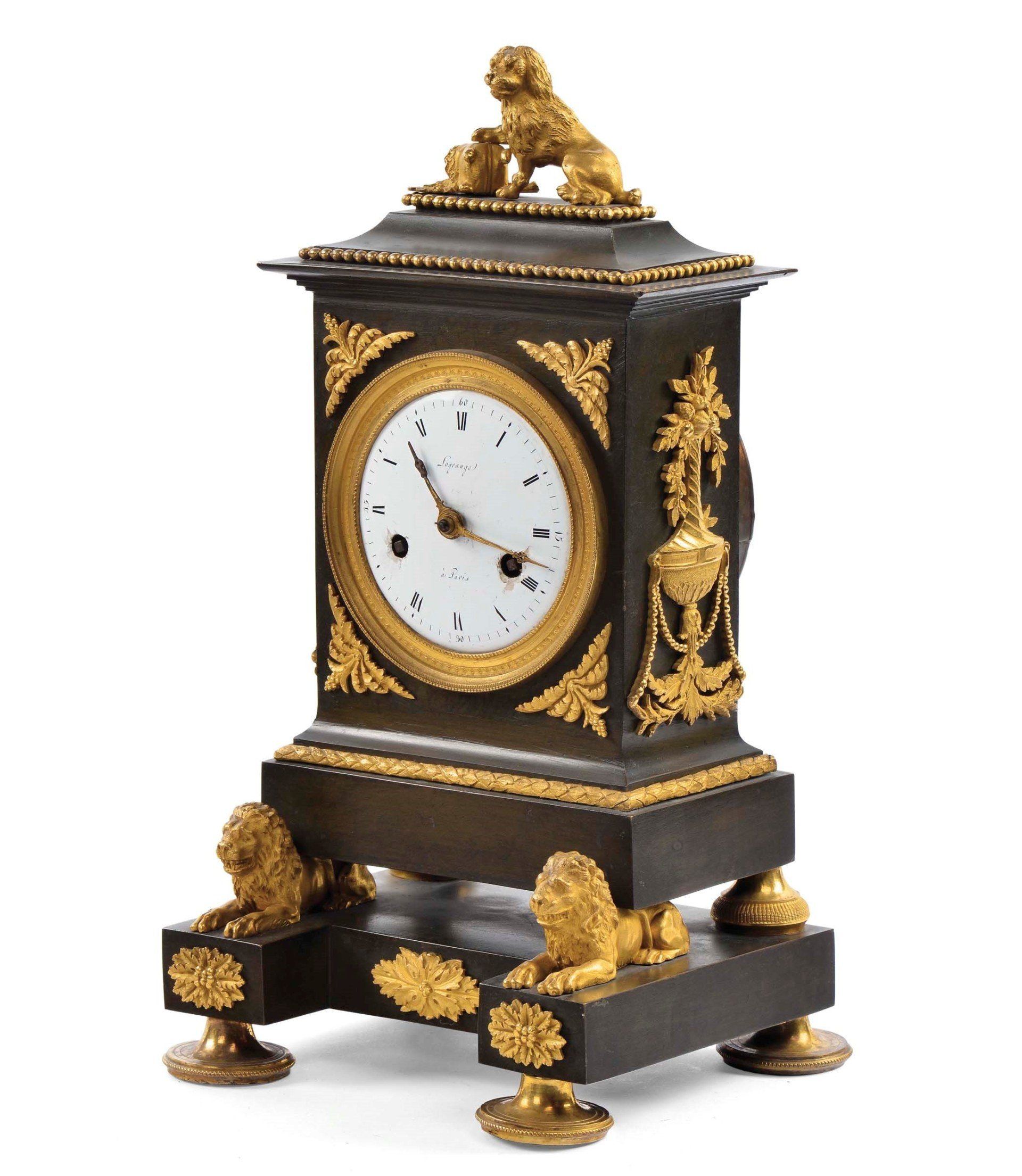 Pendola da tavolo in bronzo dorato con raffigurazione di Diana cacciatrice, Francia fine XIX secolonestrello secolo XIX stile Luigi Filippo