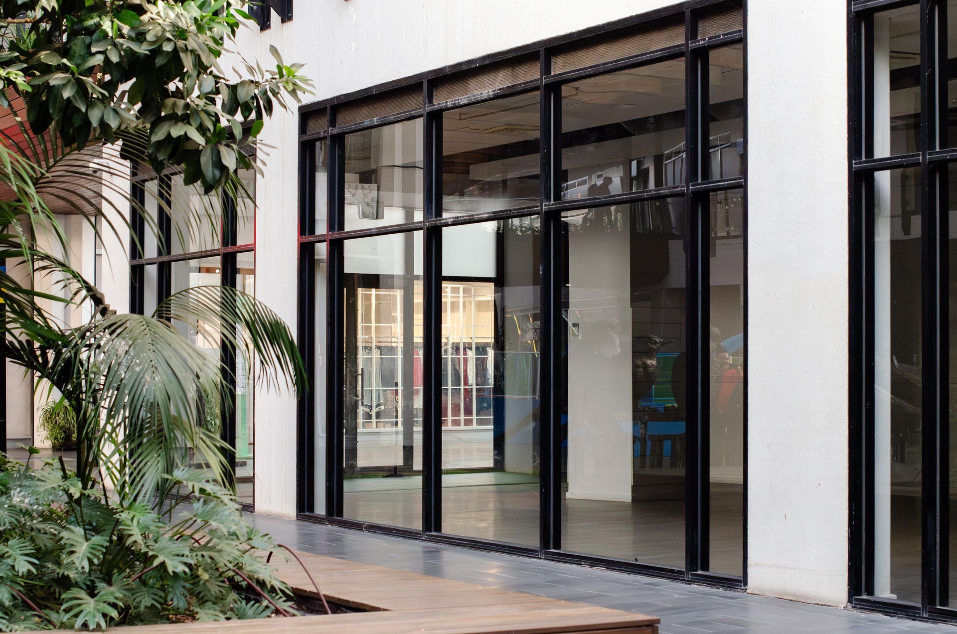 Commercial large floor-to-ceiling glass windows Commercial large floor-to-ceiling glass windows