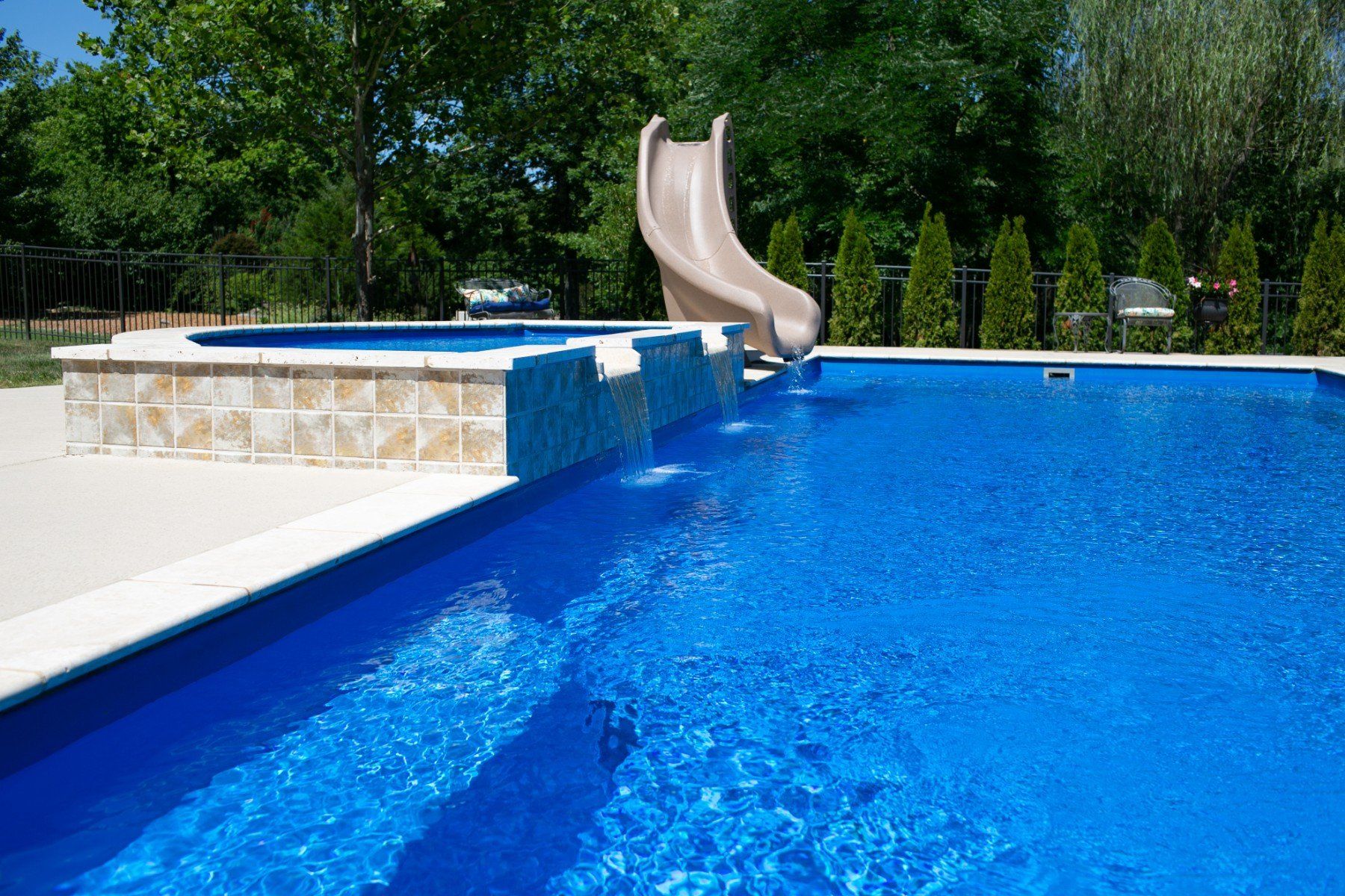 Overhead view of Aspen 16x40 pool with split wet deck and spillover spa in Murfreesboro by Majestic Swim.