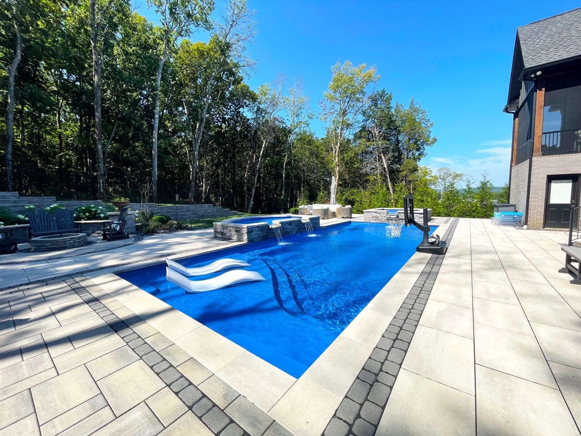 Aspen 16x40 fiberglass pool with built-in tanning ledge and loungers in Murfreesboro, TN by Majestic Swim.